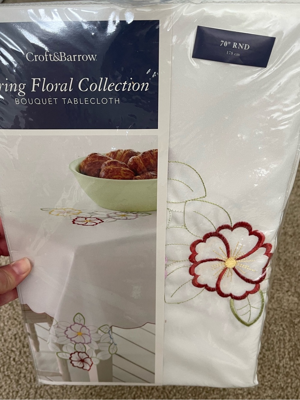 Croft Barrow Spring Floral Collection Bouquet Embroidered Round Tablecloth 70 Nw